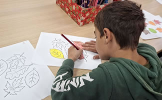 ”VACANȚA DE TOAMNĂ PRIN CULORI ȘI MIȘCARE”   LA CENTRUL SOCIAL GUȘTERIȚA  